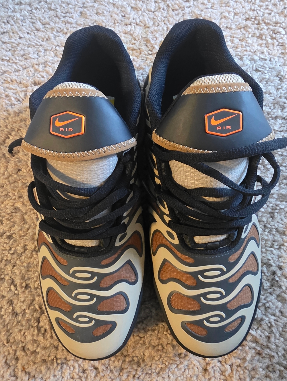 Nike Men’s Black/Olive Athletic Sneakers with Orange Accents Used Mens Size 9.5 - Picture 2 of 6